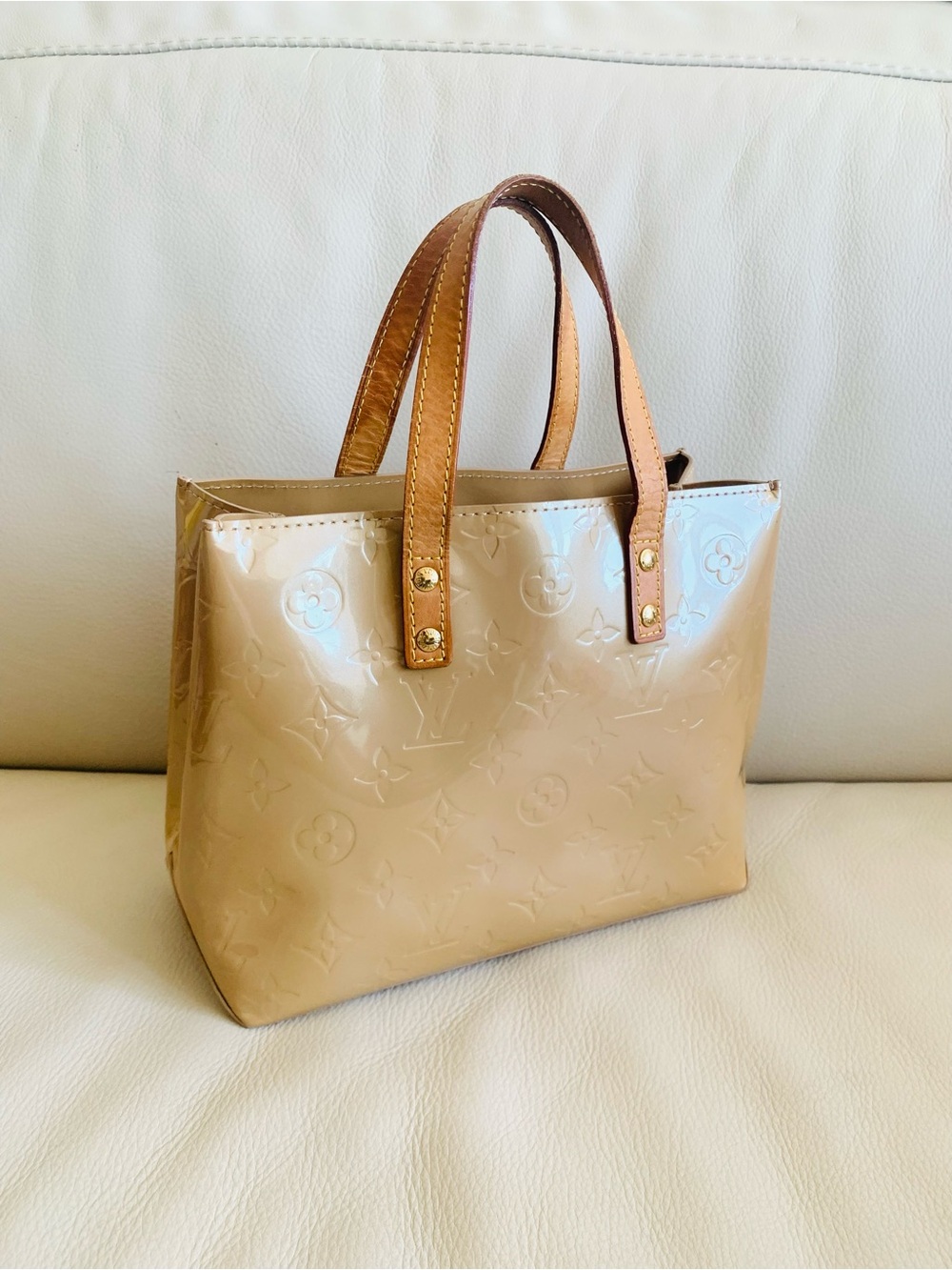 Louis Vuitton Reade PM M91334 Noisette Monogram Vernis Patent Leather Bag